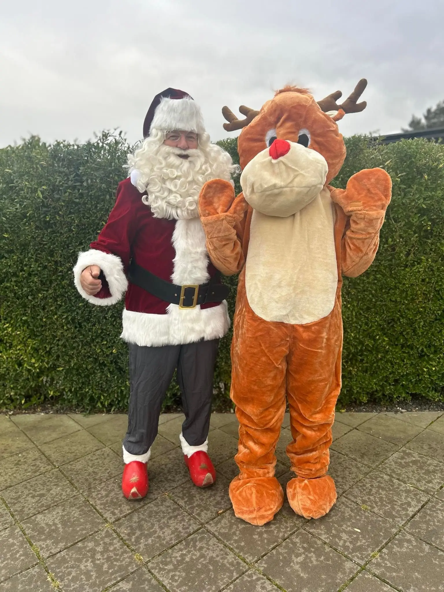 Julemanden fra Hem sammen med Rudolf